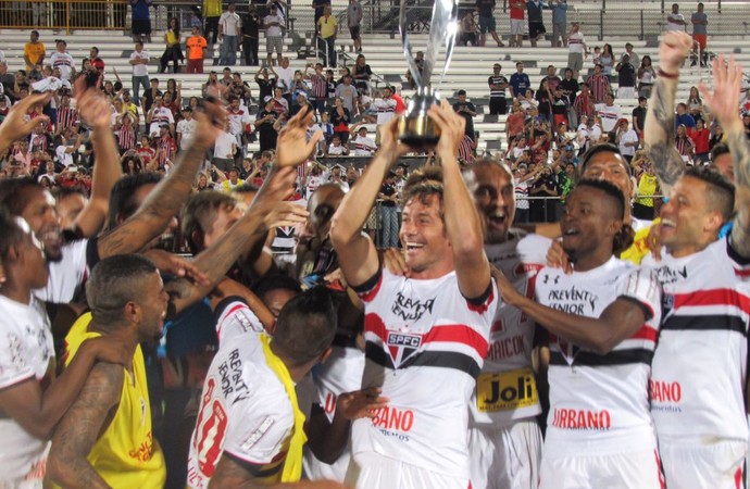S&atilde;o Paulo vence Corinthians nos p&ecirc;naltis e fatura a Florida Cup