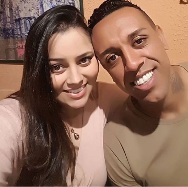 Namoradas homenageiam boleiros no Dia dos Namorados