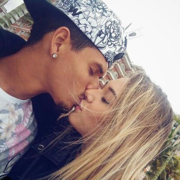 Namoradas homenageiam boleiros no Dia dos Namorados