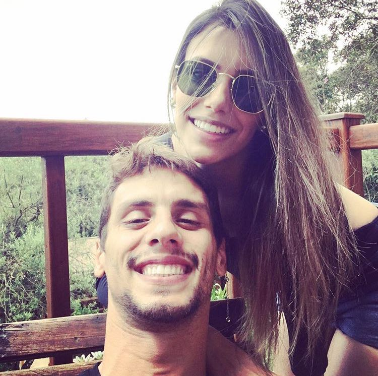 Namoradas homenageiam boleiros no Dia dos Namorados