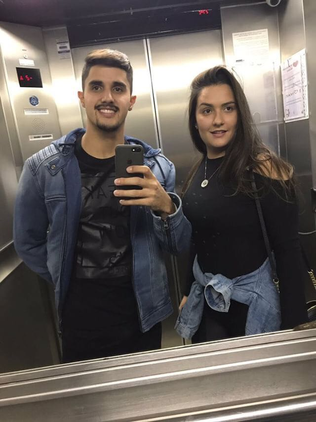 Namoradas homenageiam boleiros no Dia dos Namorados