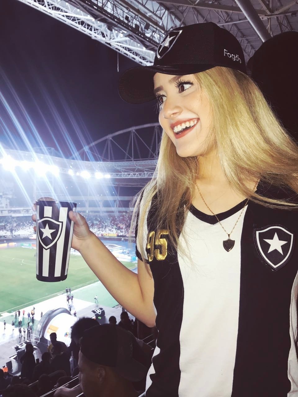 Torcedoras: A paix&atilde;o das mulheres pelos 20 maiores clubes do Brasil &ndash; Edi&ccedil;&atilde;o Rio de Janeiro