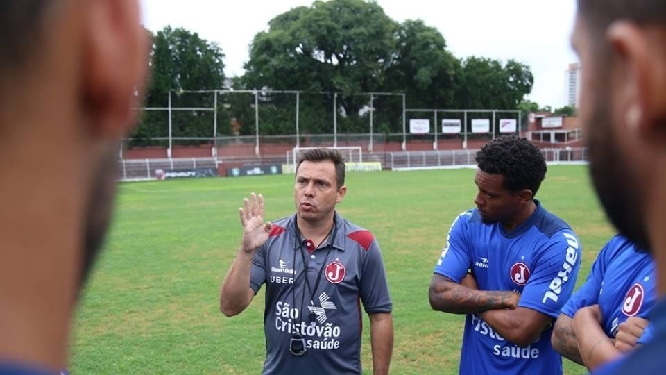 Alex Alves, de comandado a comandante