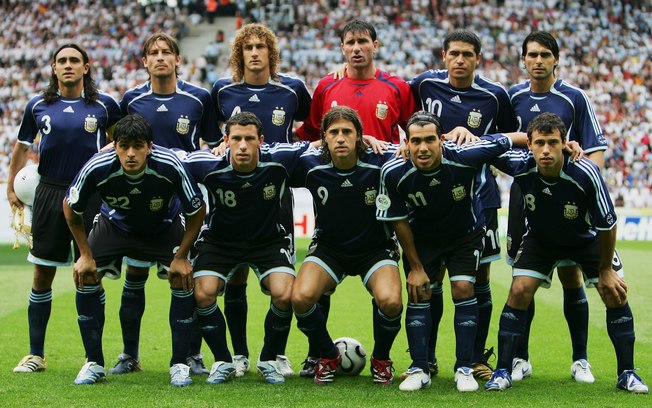 Passaporte R&uacute;ssia - Pol&ecirc;micas e a eterna "mano de Dios"