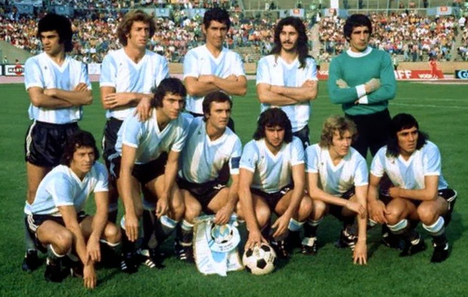 Passaporte R&uacute;ssia - Pol&ecirc;micas e a eterna "mano de Dios"