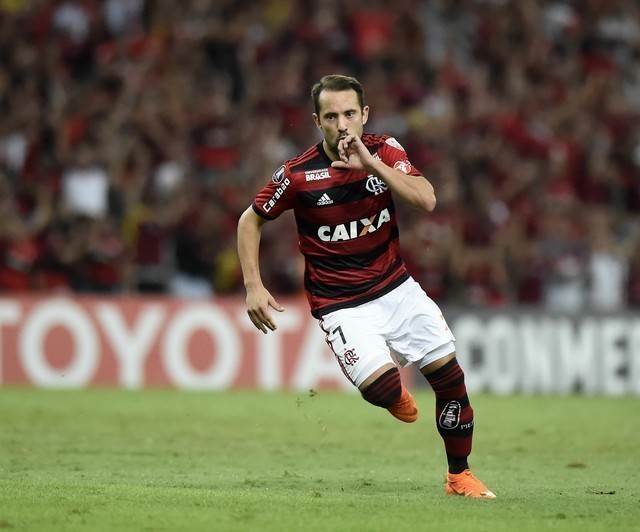 Acabou a triste sina: Flamengo enfim avan&ccedil;a &agrave;s oitavas da Libertadores