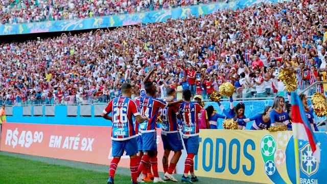 Tarde iluminada! Bahia aplica goleada no Vit&oacute;ria e sai do Z-4