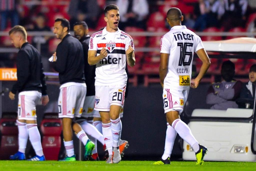 Shaylon tem propostas, mas ser&aacute; avaliado por Crespo