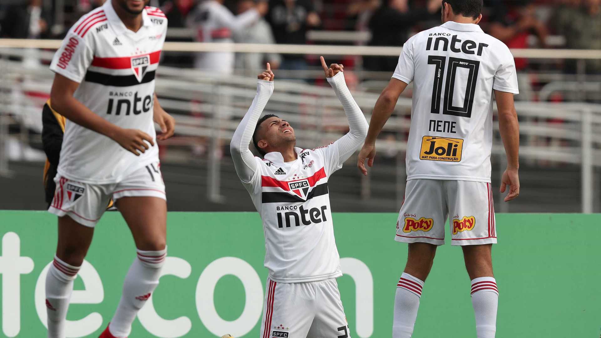 Muricy relata motivos para ”fico” de Rojas