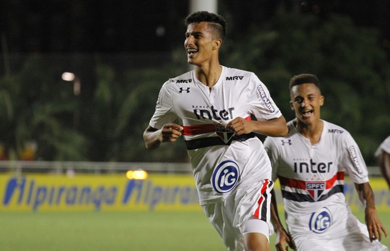 Walce de volta e Crespo testa novidades no São Paulo