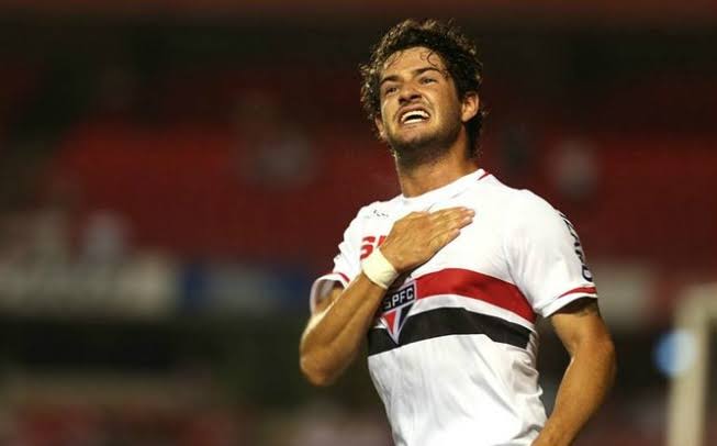 “Lá vem o Pato, Pato aqui, Pato acolá”, São Paulo traz atacante para ver o que é que há