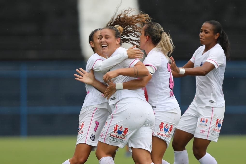 Com dois gols de Gláucia, Santos vence Corinthians pelo Brasileirão Feminino