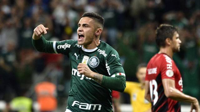 Palmeiras vence Furacão e segue mais líder do que nunca