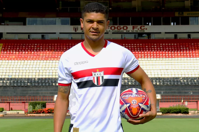 Denílson, ex-São Paulo e Arsenal treina no CT do Corinthians