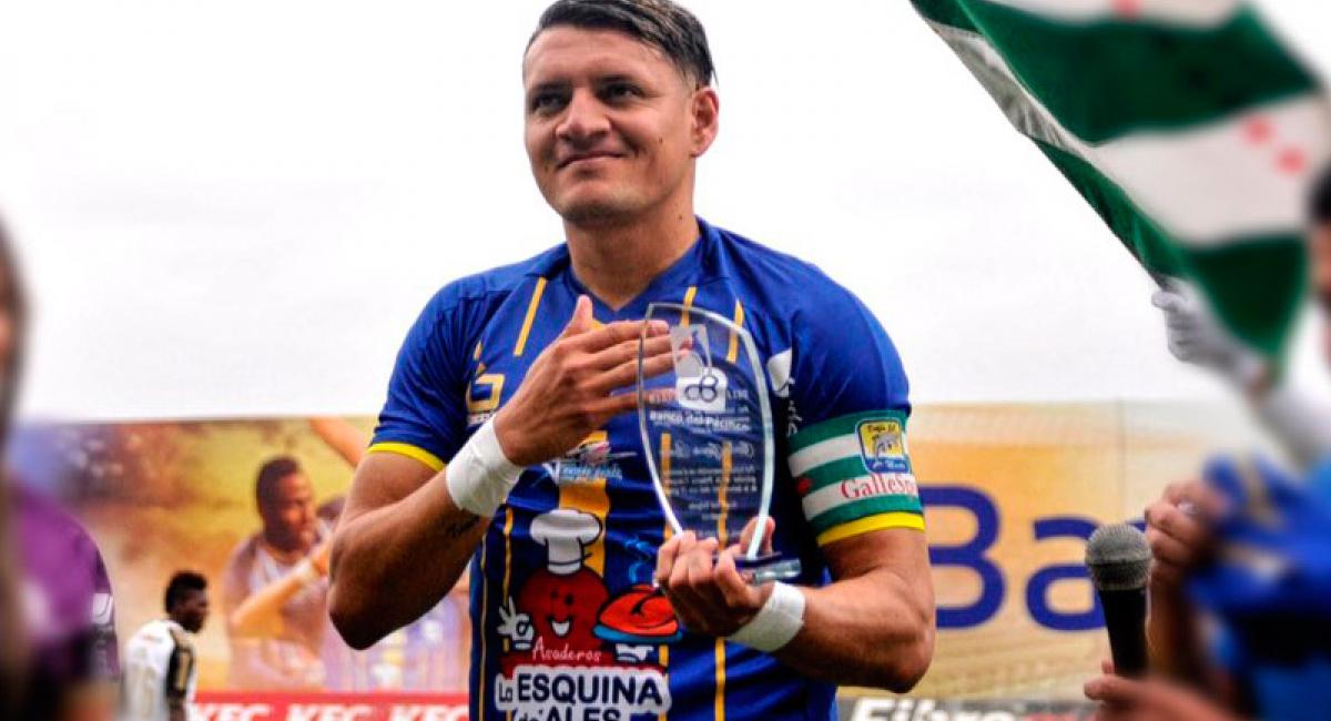 Vasco tenta contratar o centroavante Carlos Garcés