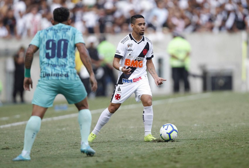Com quase 70 mil presentes no Maraca, Vasco empata com Chapecoense