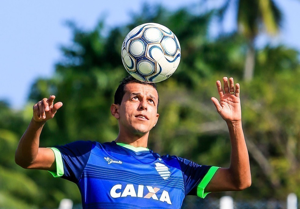 Santa Cruz anuncia Didira, mais tr&ecirc;s refor&ccedil;os e mira Reis e Fabr&iacute;cio