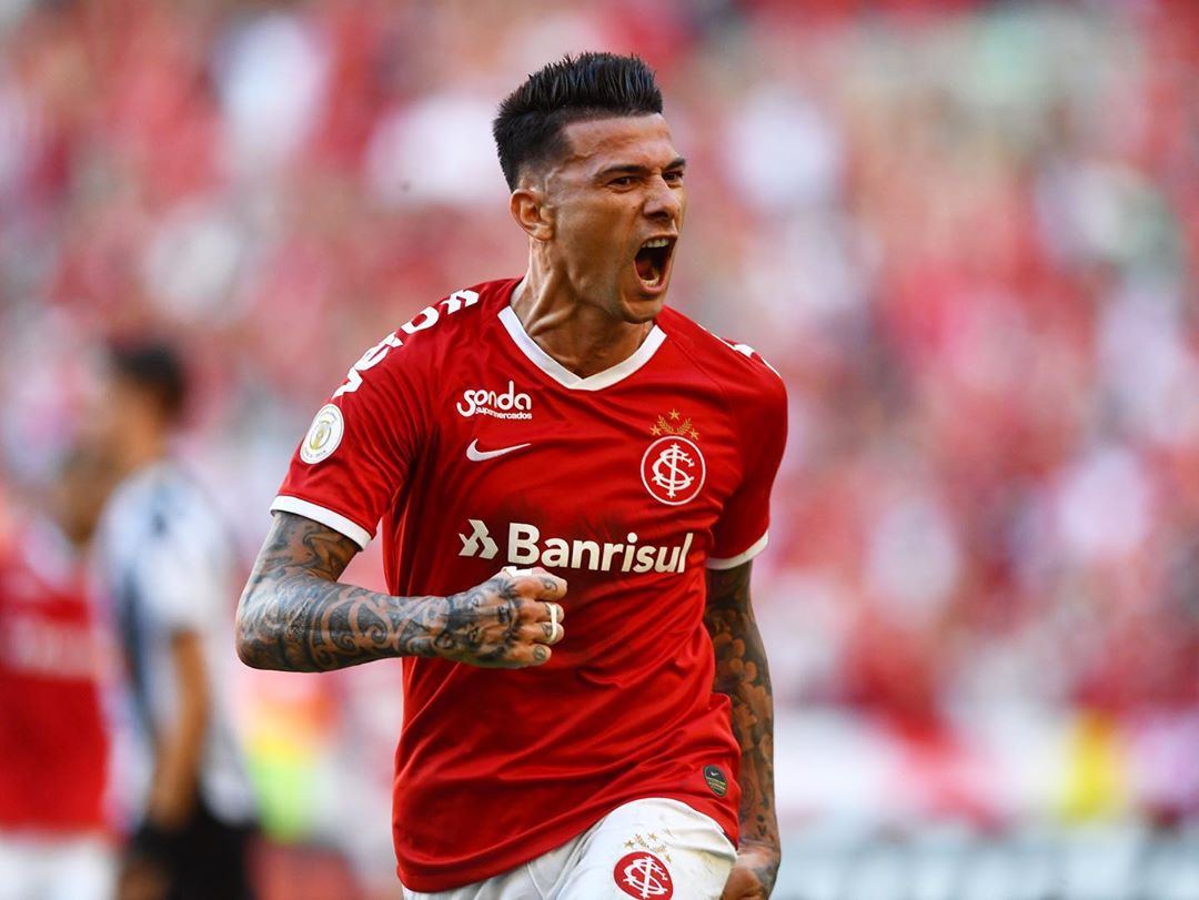 De virada! Internacional vence Atlético-MG no apagar das luzes