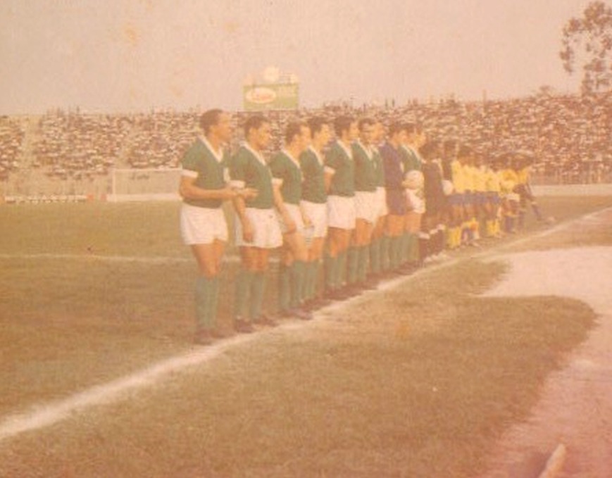 H&aacute; 50 anos, em meio a uma guerra civil, o Palmeiras fazia amistosos