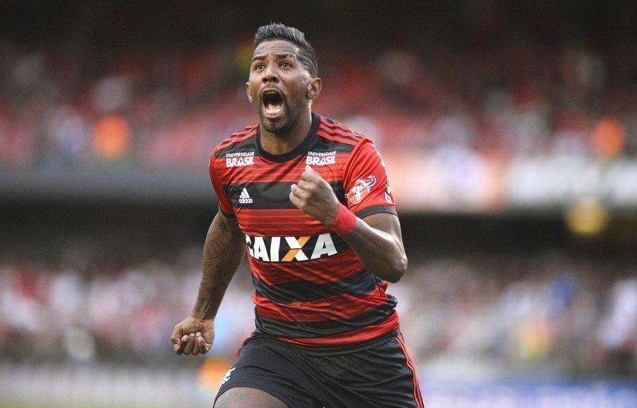 Internacional pr&oacute;ximo de Rodinei: Outros laterais tamb&eacute;m interessam