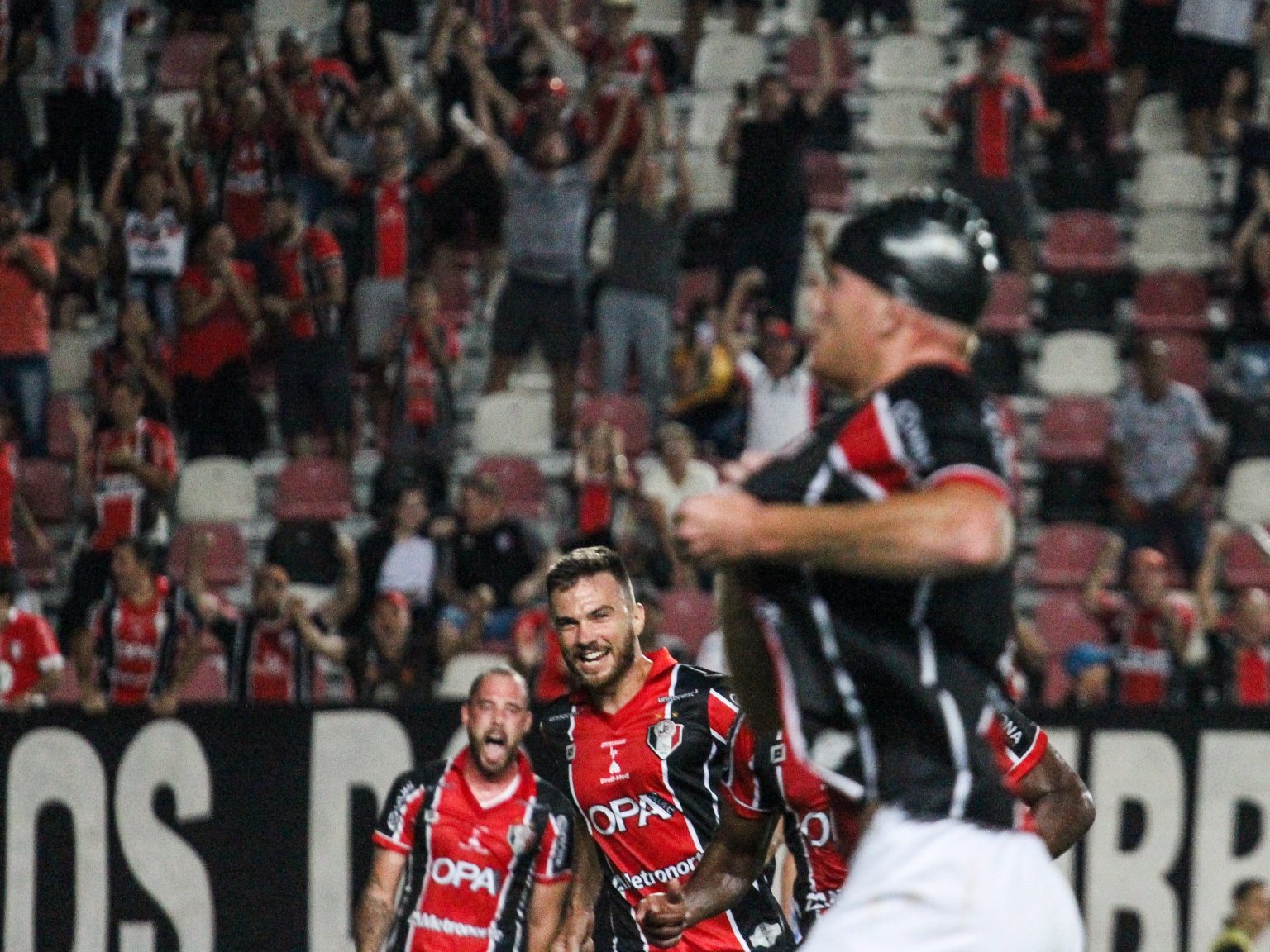 Joinville bate Tubar&atilde;o e estreia com p&eacute; direito no Catarinense