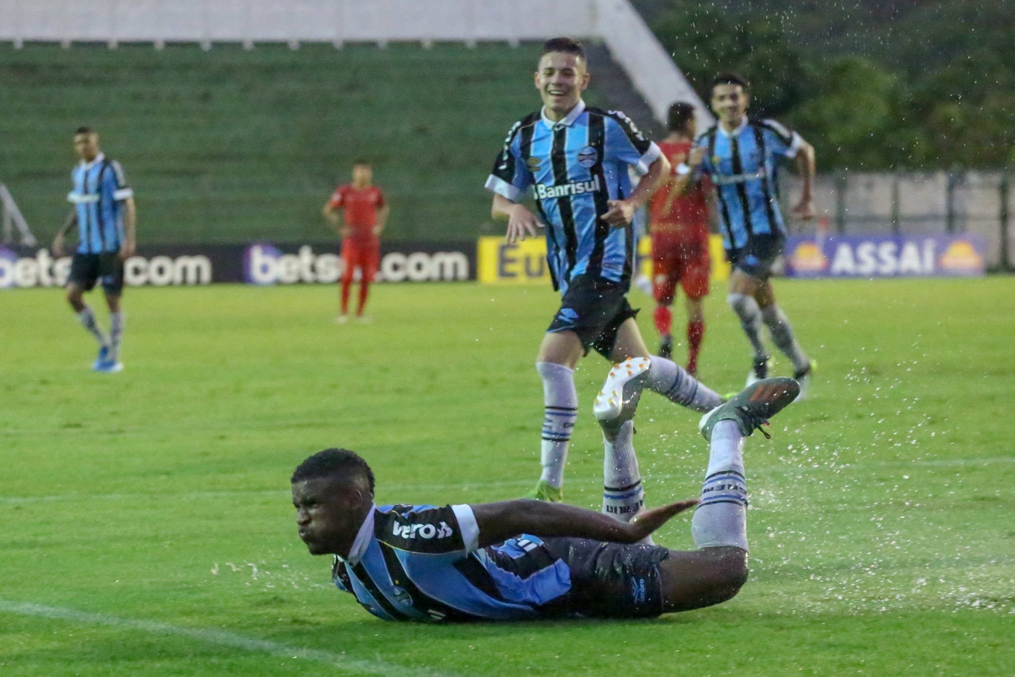 Elias, do Grêmio, é o vencedor do Prêmio Dener