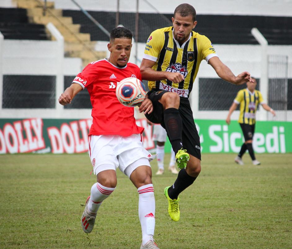 Com gol de p&ecirc;nalti, Internacional vence e elimina Volta Redonda pela Copinha