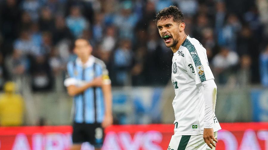 Meia Gustavo Scarpa est&aacute; propenso a aceitar proposta de clube espanhol, afirma jornalista