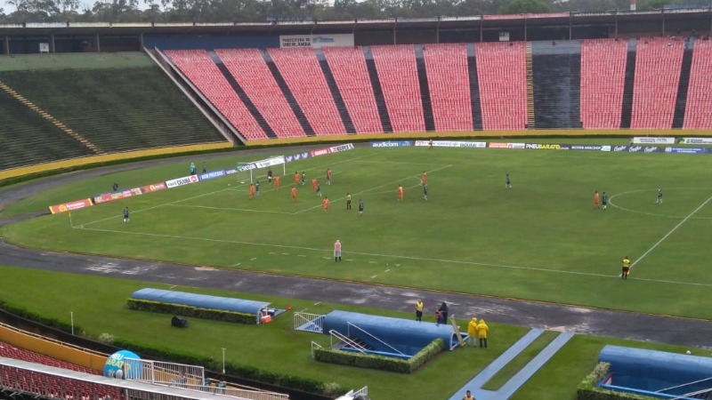 Uberlândia desencanta e vence Coimbra em casa