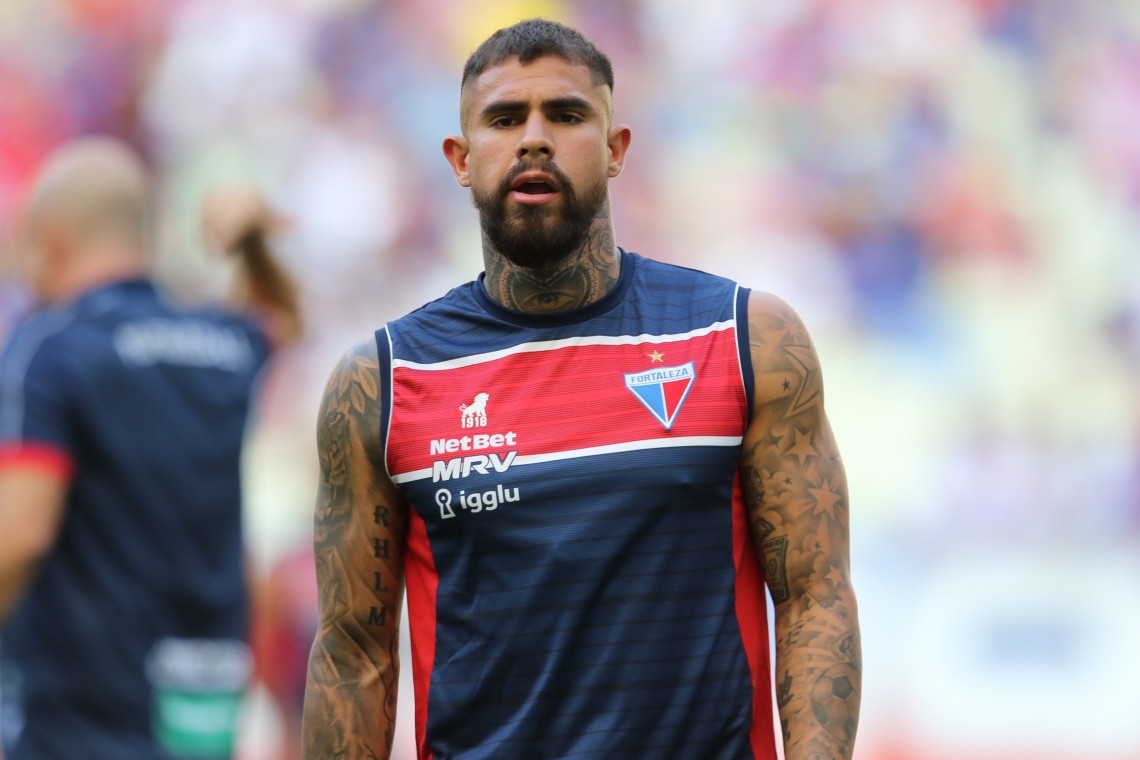 Quintero: de contrato renovado, o zagueiro colombiano se diz feliz em Fortaleza