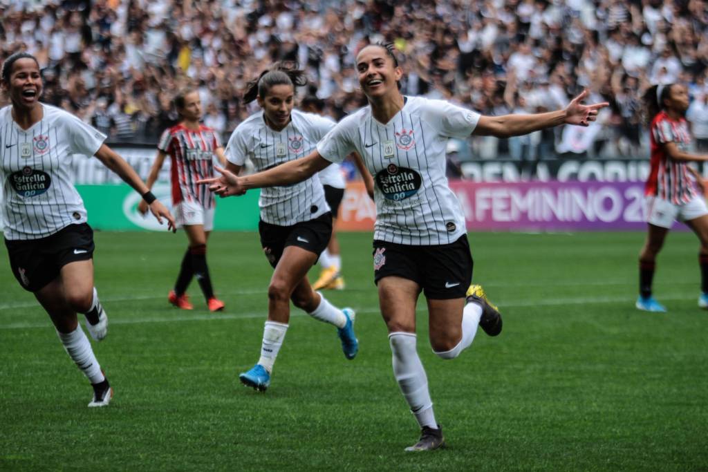 Como o Corinthians se tornou uma pot&ecirc;ncia do futebol feminino?
