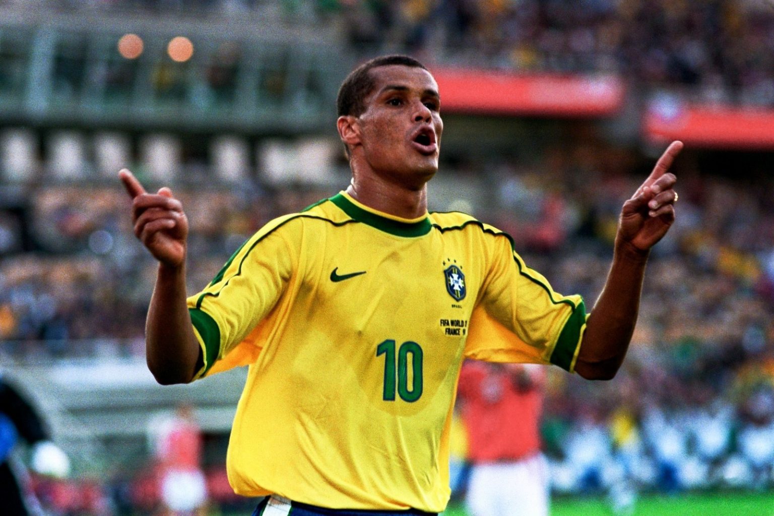 Parabéns ao pentacampeão! Rivaldo completa 48 anos