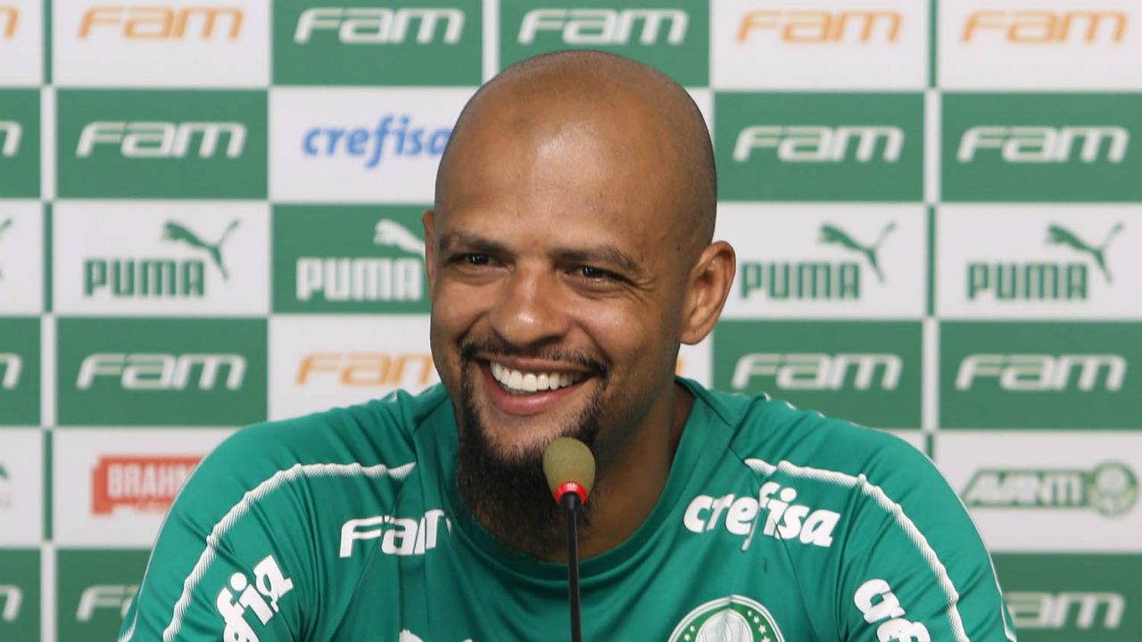 Felipe Melo v&ecirc; corintiano em live e oferece empr&eacute;stimo para pagar luz