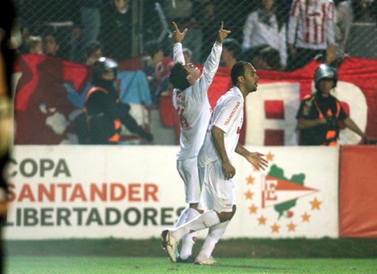 Giuliano, o artilheiro da fuma&ccedil;a: h&aacute; 10 anos, o Inter avan&ccedil;ou de fase de forma hist&oacute;rica na Libertadores