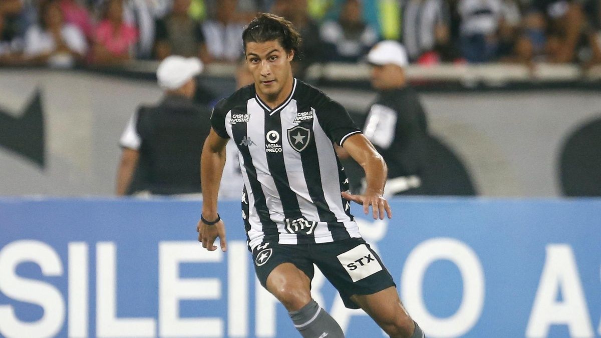 Tio de Marcinho, Oswaldo de Oliveira gostaria que lateral-direito &ldquo;ficasse no Botafogo&rdquo;