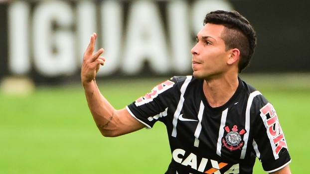 Parab&eacute;ns, &ldquo;Pai de Fam&iacute;lia&rdquo;! O volante Petros completa mais um ano de vida