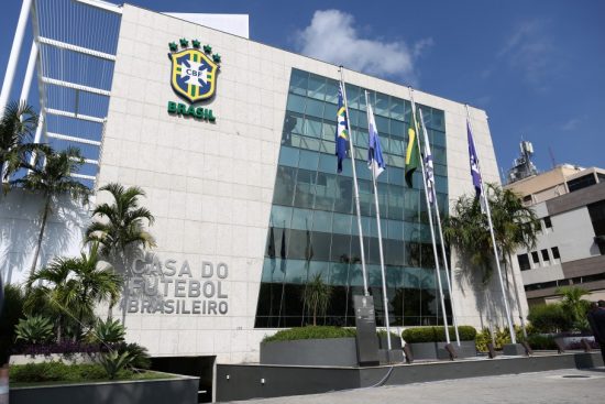 CBF adotar&aacute; regra da FIFA que permite cinco substitui&ccedil;&otilde;es por jogo