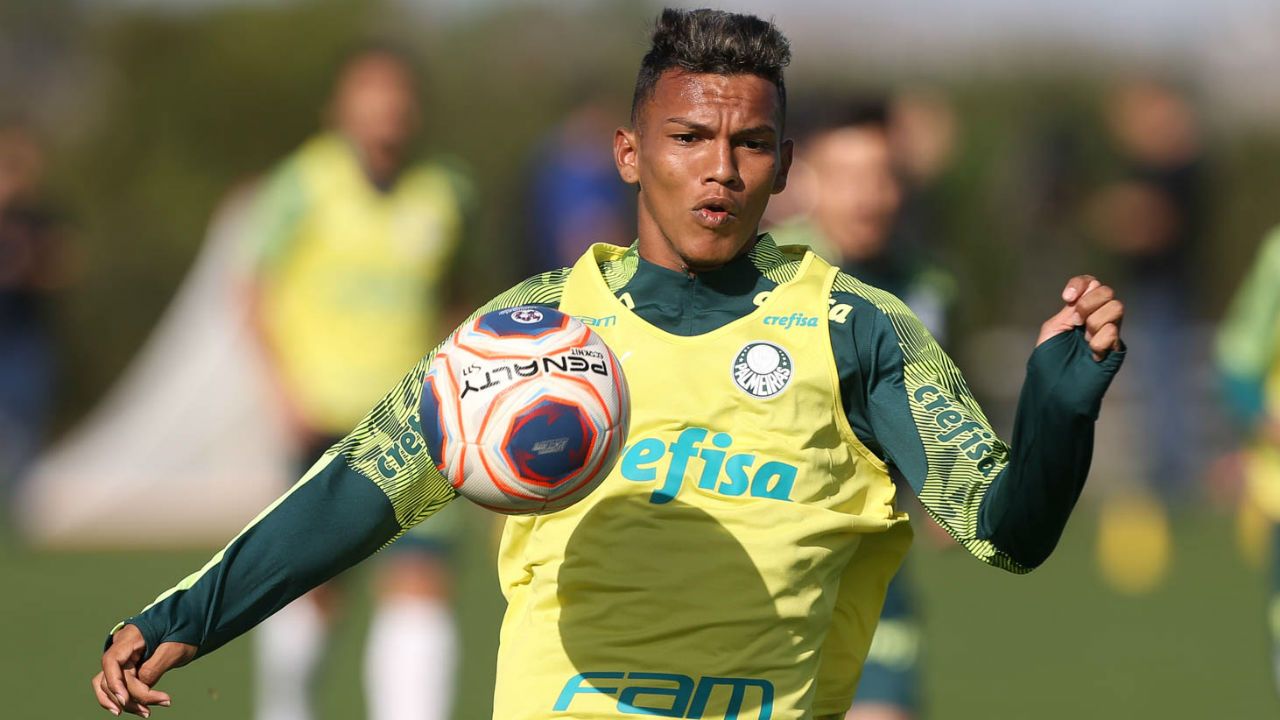 Gabriel Ver&oacute;n teve propostas do futebol europeu