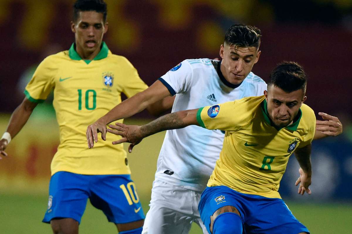 Jornal espanhol lista cinco jogadores &ldquo;prontos&rdquo; no Brasil para jogarem na Europa