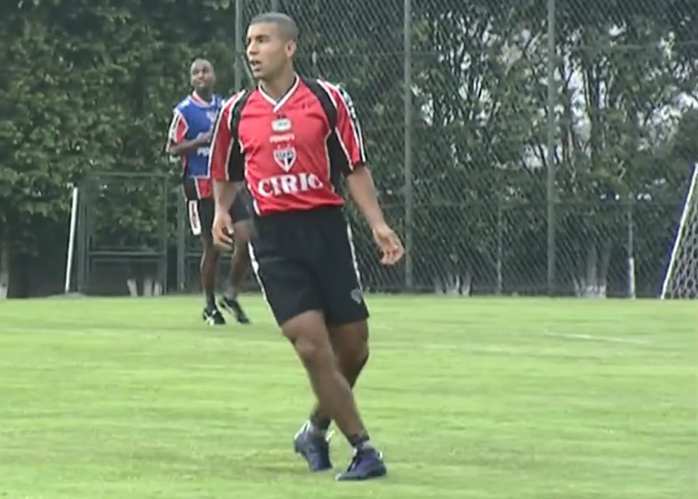 Revelado pelo S&atilde;o Paulo, Emerson Sheik agradece ao clube