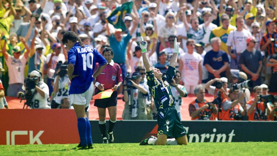 Taffarel comemora o p&ecirc;nalti perdido por Roberto Baggio na final da Copa do Mundo de 1994