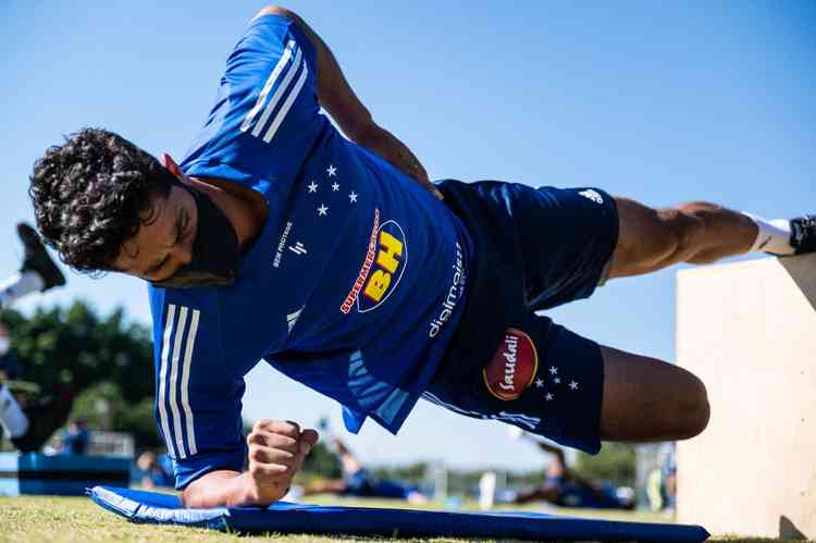 L&eacute;o, zagueiro do Cruzeiro, testa positivo para Coronav&iacute;rus