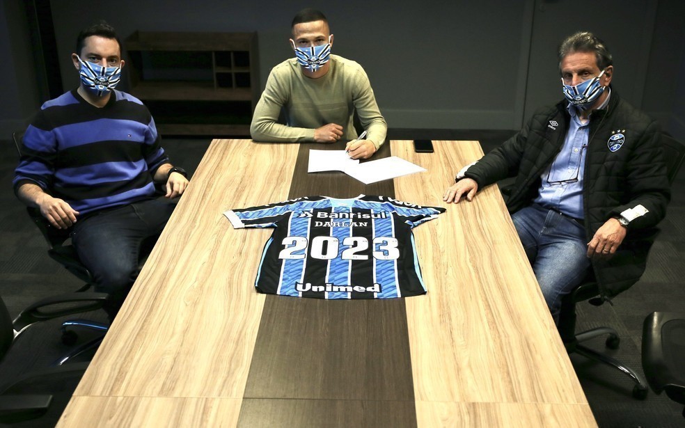 Gr&ecirc;mio e Darlan acertam renova&ccedil;&atilde;o de contrato at&eacute; dezembro de 2023