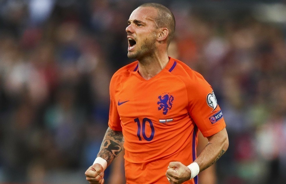 Sneijder, ex-meia holand&ecirc;s em live: &ldquo;Vai dar Vasco&rdquo;