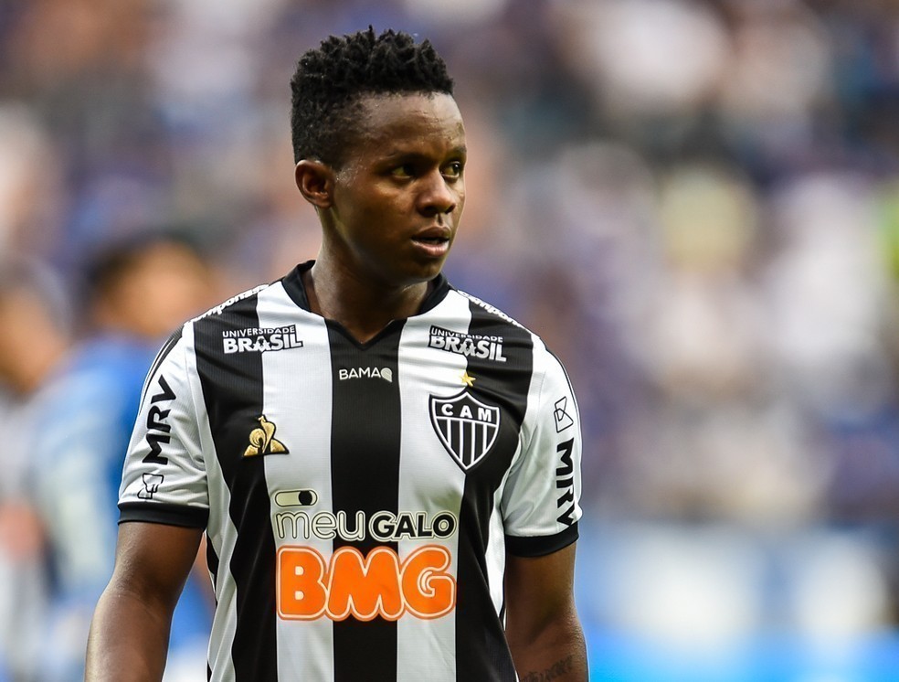 Atlético-MG sela saídas de Cazares e Clayton