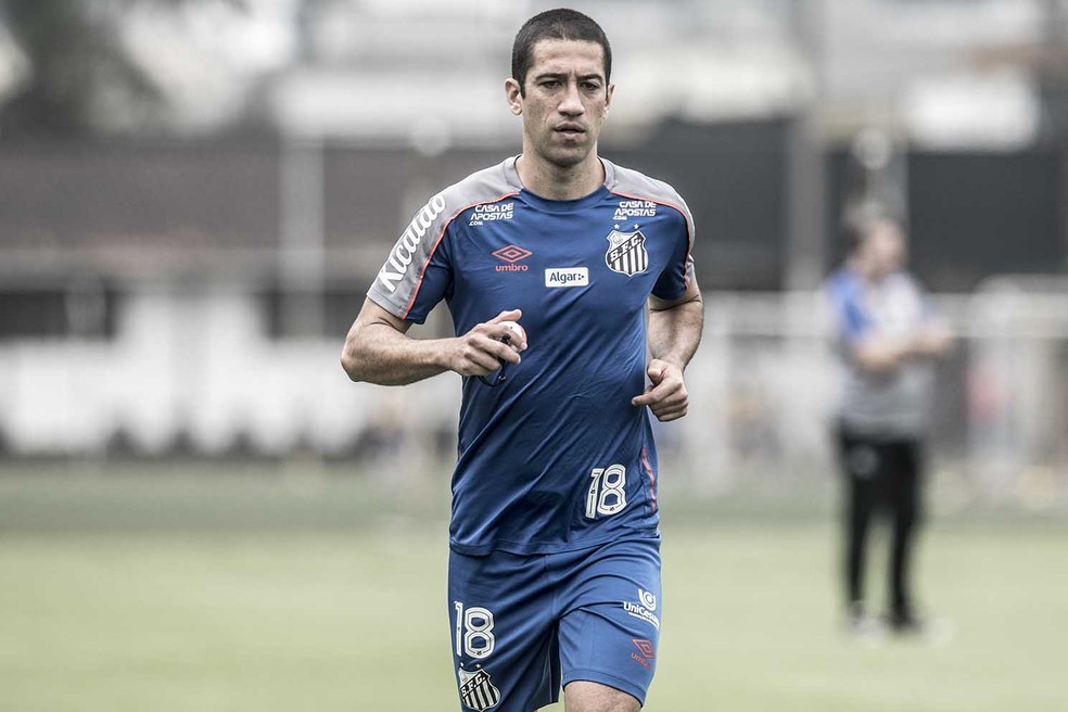 Santos n&atilde;o renova com Evandro e jogador deixa o clube