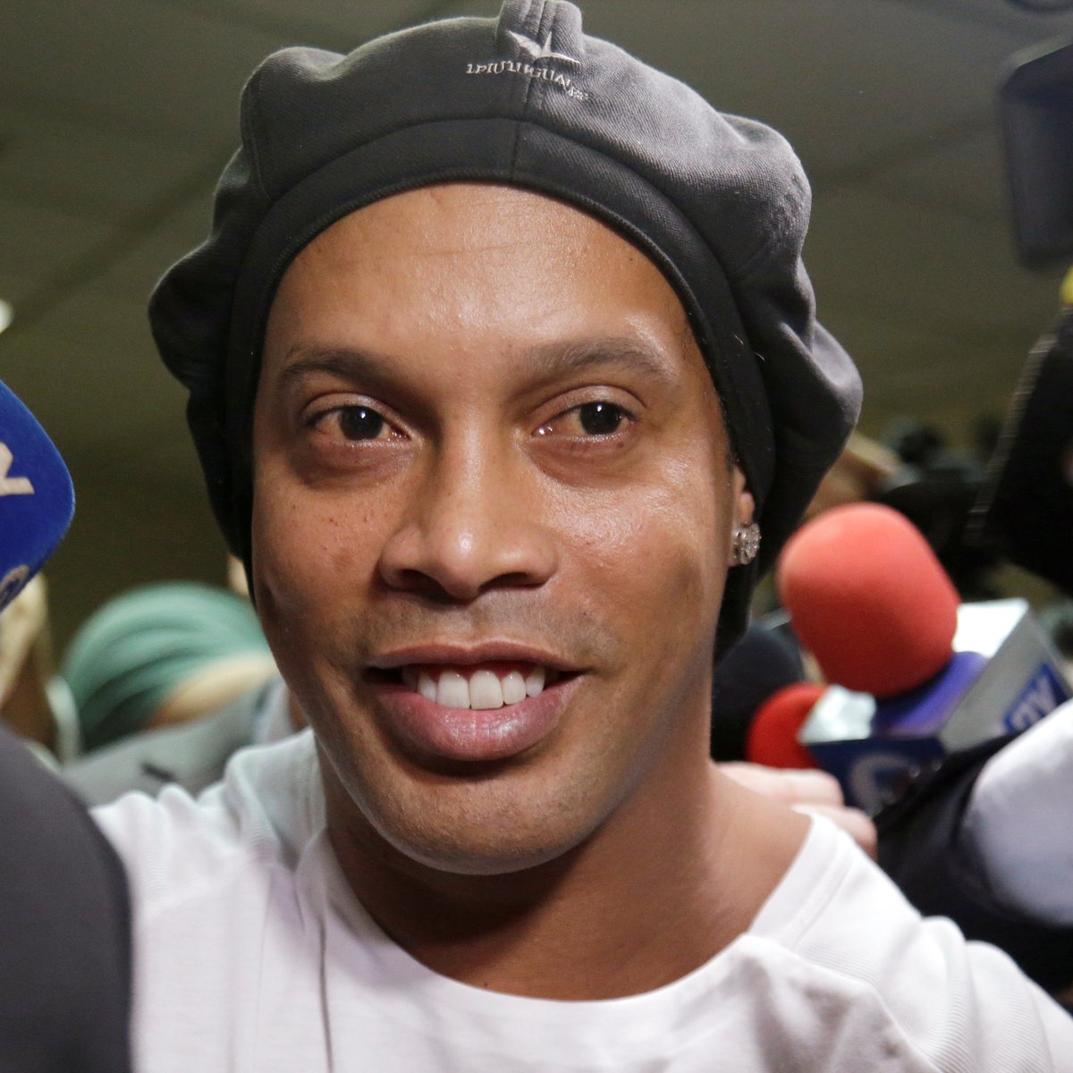 Ex-companheiro revela decep&ccedil;&atilde;o com pris&atilde;o de Ronaldinho: &ldquo;Eu ri&rdquo;