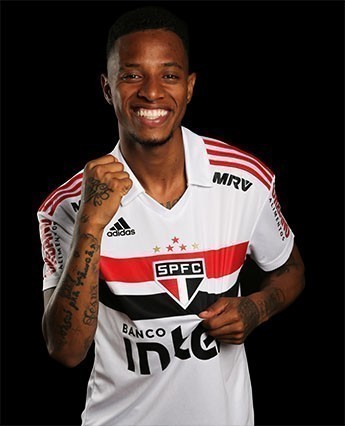 Tch&ecirc; Tch&ecirc; participa de manifesta&ccedil;&atilde;o contra o racismo em S&atilde;o Paulo