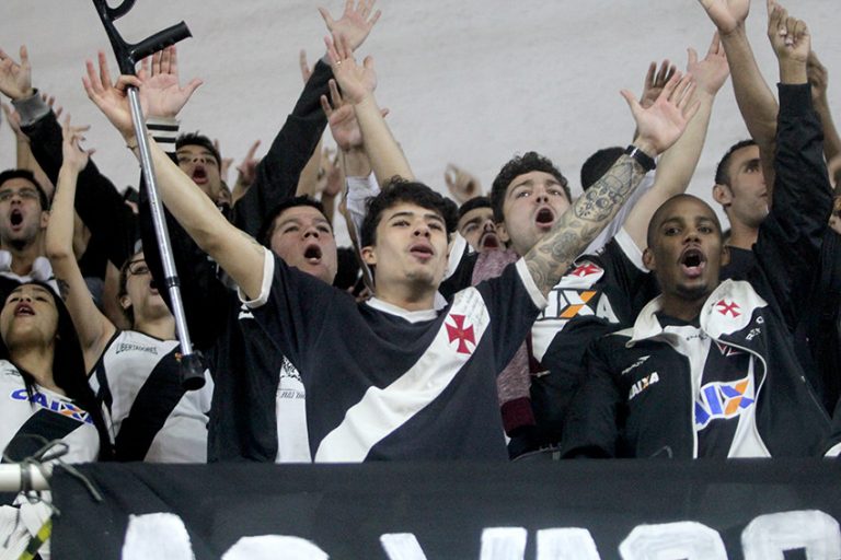 Vasco celebra mobiliza&ccedil;&atilde;o da torcida para se manter s&oacute;cio na quarentena