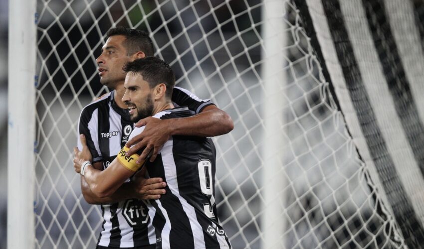 Botafogo: Honda e Kalou ganham menos que Diego Souza e Pimpão recebiam juntos em 2019